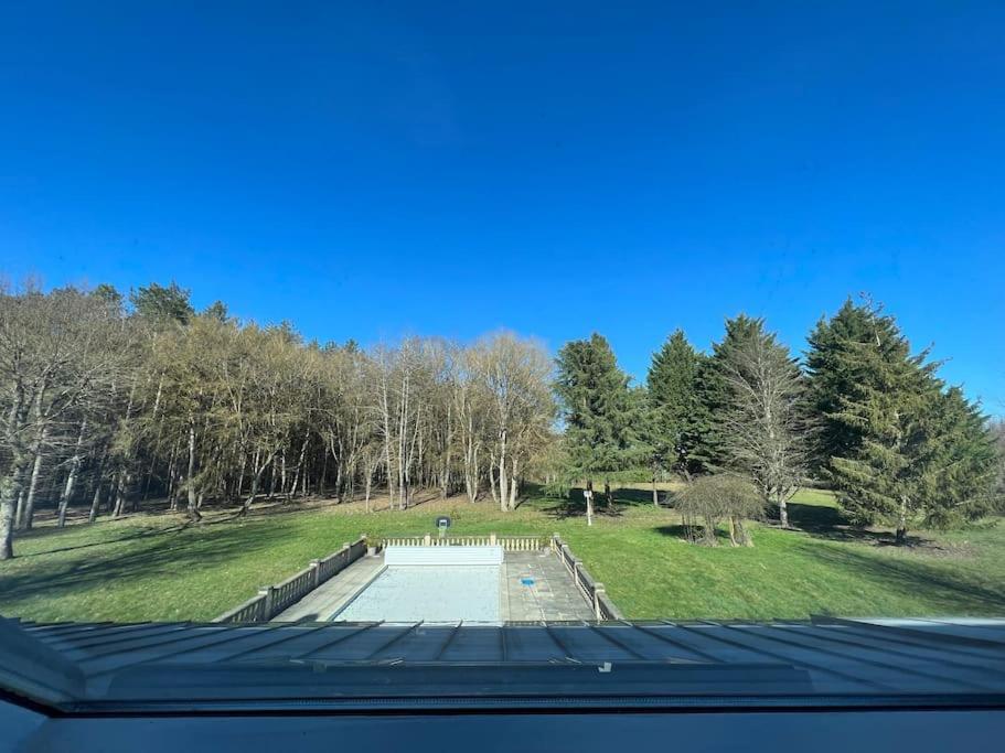 Villa Le Cabaret Paisible Avec Piscine Montierchaume Exterior foto